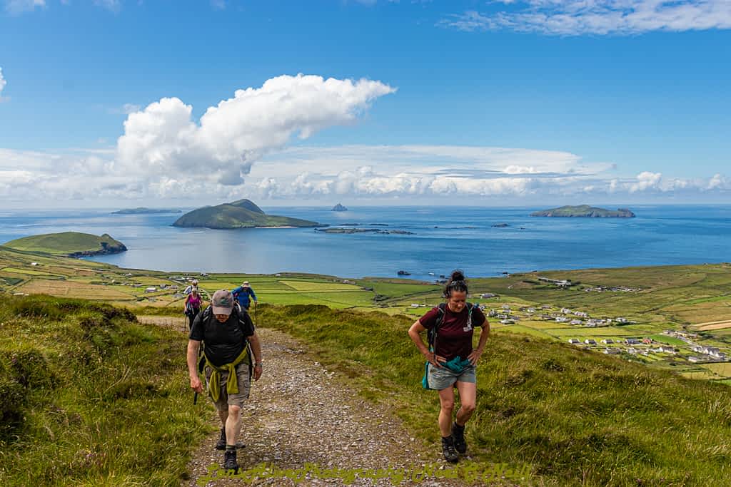 Beautiful landscape view on hillwalking route Loch Shliabh an Iolair - Sliabh an Iolair - Fán